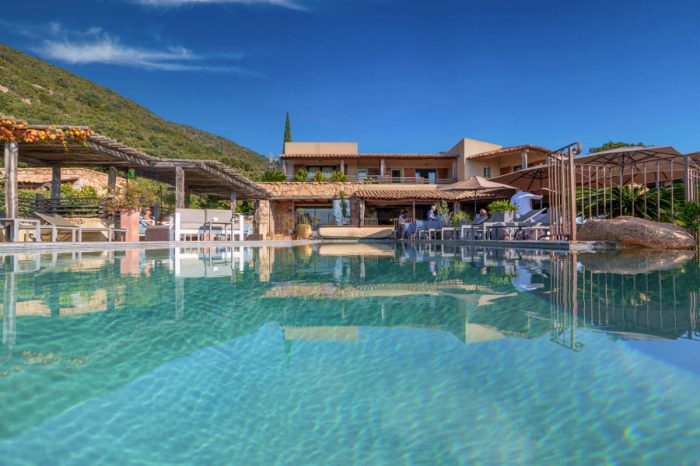 hotel-les-bergeries-de-palombaggia-5-etoiles-palombaggia-piscine