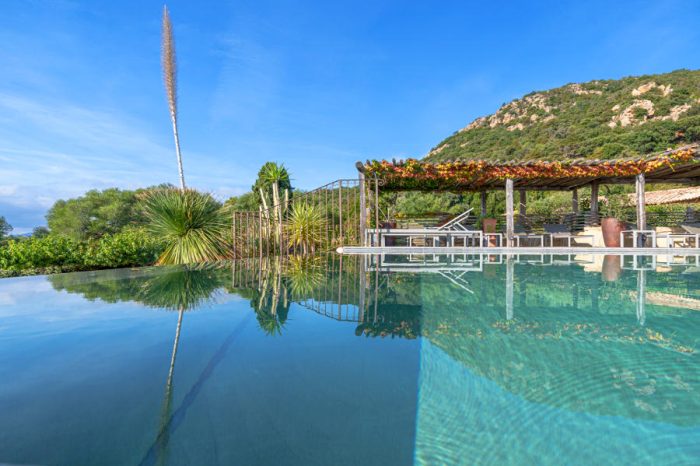 hotel-les-bergeries-de-palombaggia-5-etoiles-palombaggia-transats