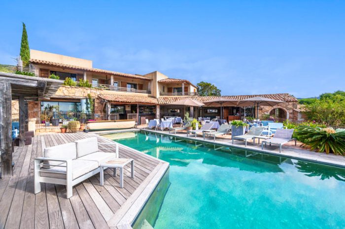 hotel-les-bergeries-de-palombaggia-5-etoiles-retaurant-piscine