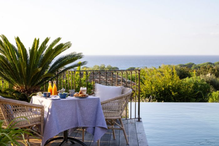 Albergo Les Bergeries de Palombaggia - Colazione sulla terrazza