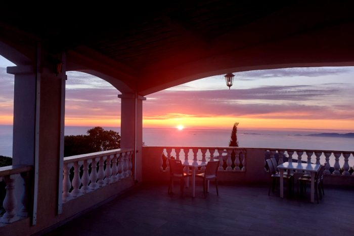 Albergo-Ristorante Le Belvédère Coti terrazza al tramonto