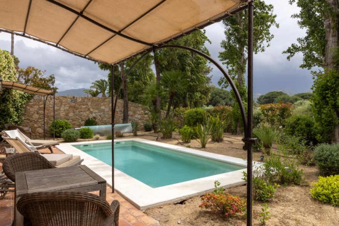 relais-chateaux-hotel-la-signoria-calvi-piscine-villa-familiale