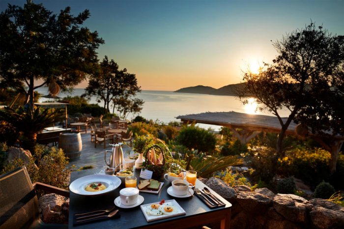 restaurant-panoramique-hotel-u-capu-biancu-petit-dejeuner