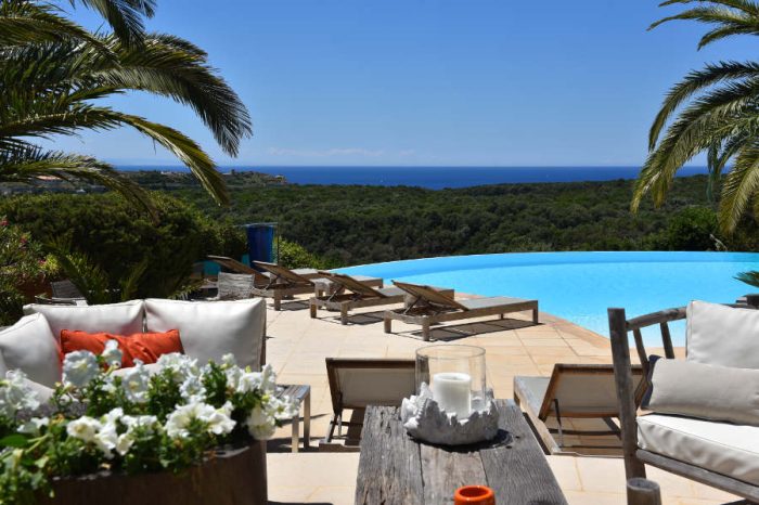 villas-terra-marina-luxe-bonifacio-espace-piscine